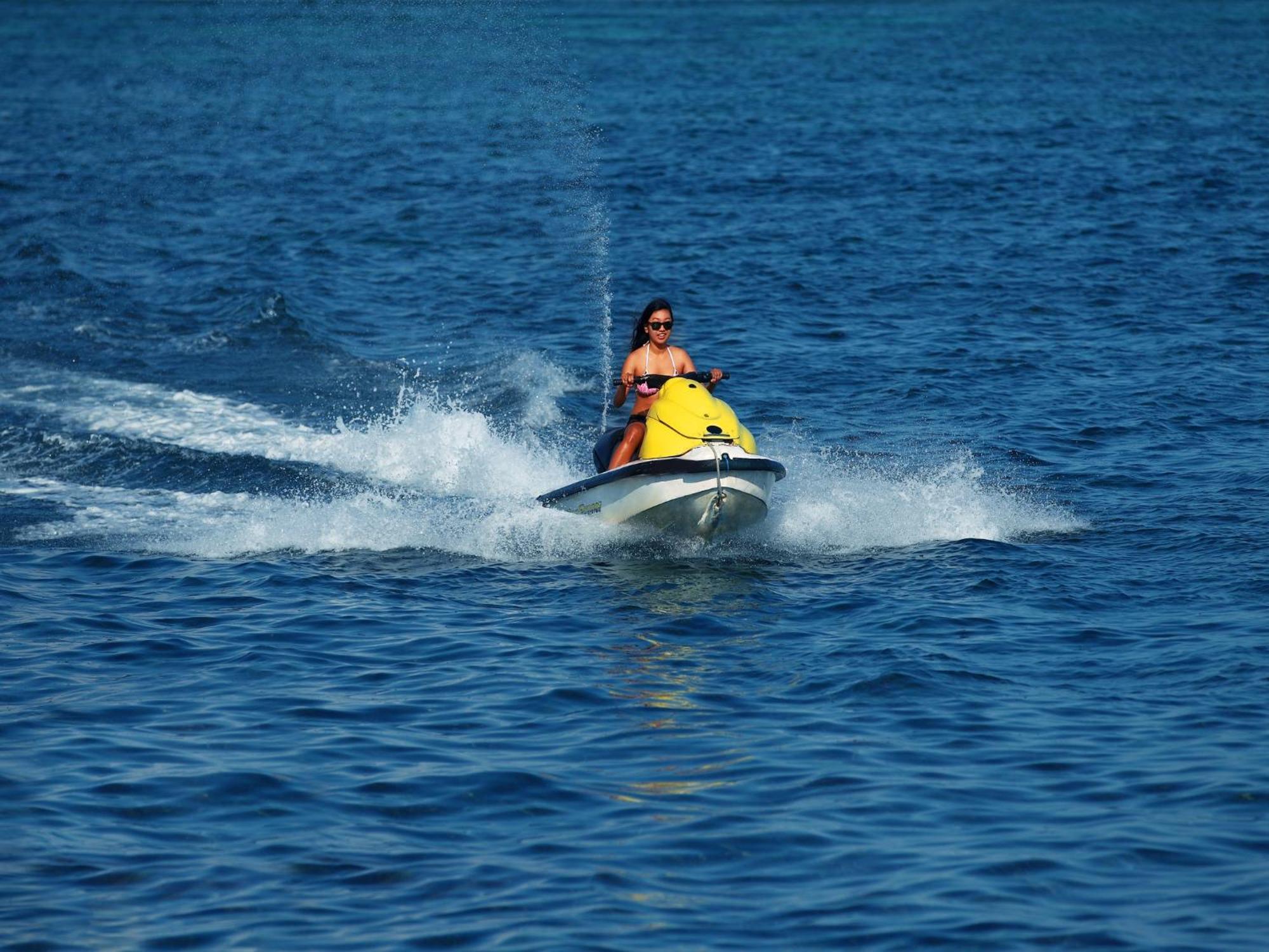 Grand Mirage Resort & Thalasso Bali Nusa Dua (Bali) Exterior foto Jet skiing