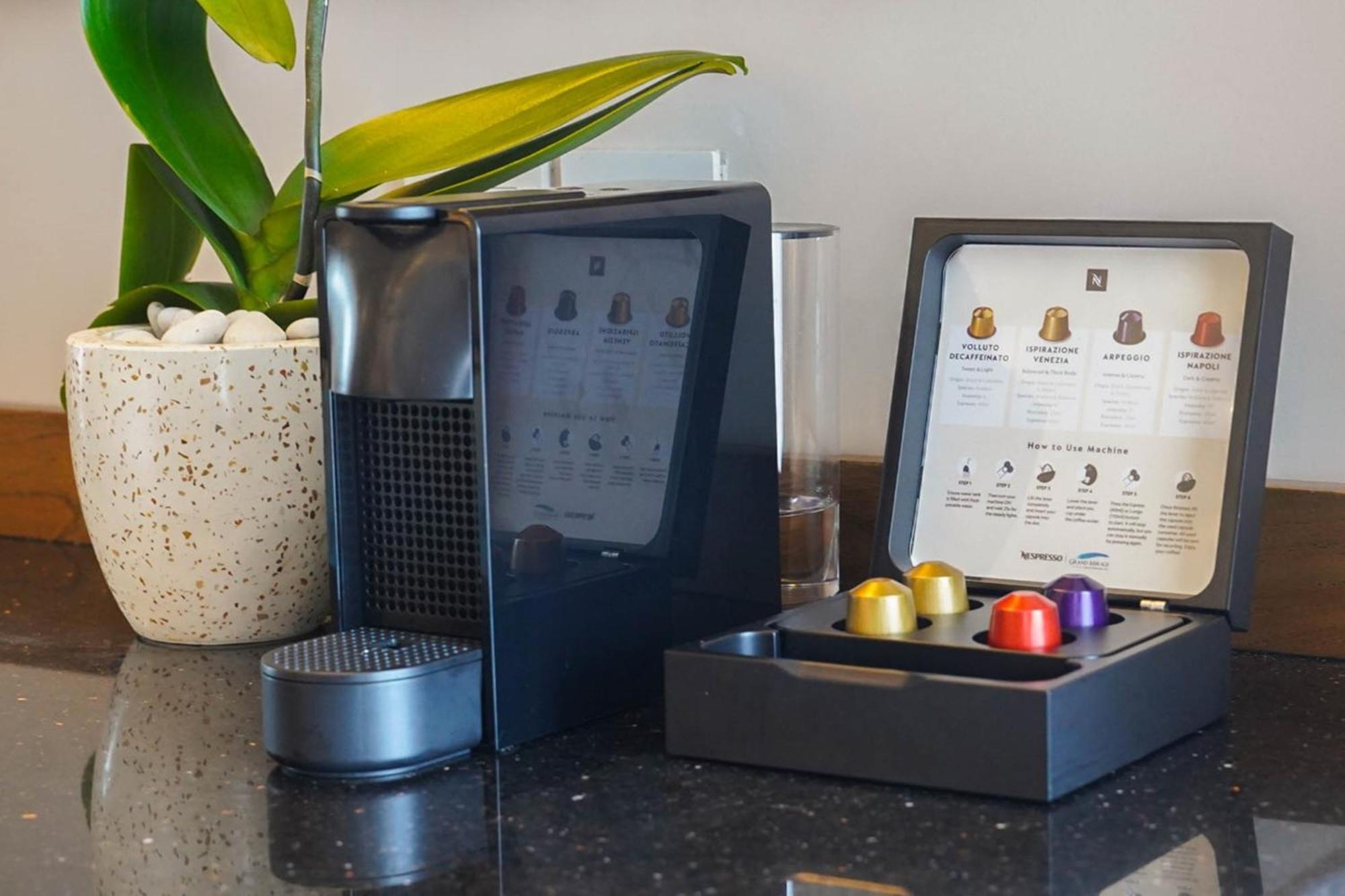 Grand Mirage Resort & Thalasso Bali Nusa Dua (Bali) Exterior foto A Nespresso coffee machine