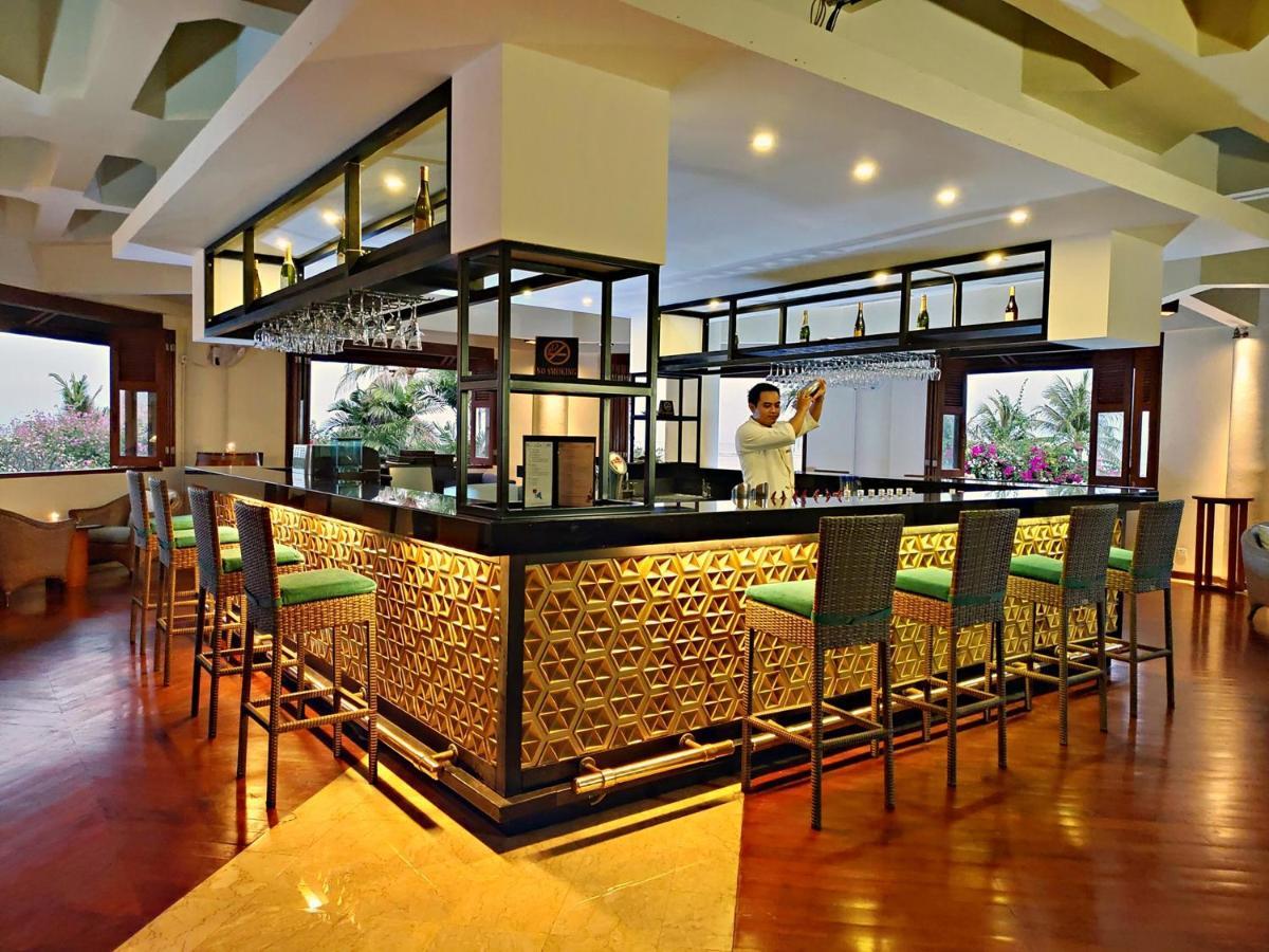 Grand Mirage Resort & Thalasso Bali Nusa Dua (Bali) Exterior foto The bar at the hotel